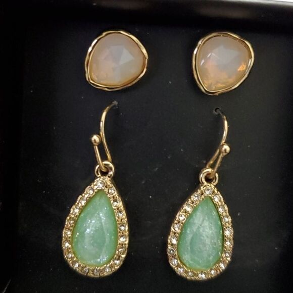 *Sale* Avon gold tone earring set - Picture 4 of 10